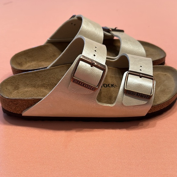 New Birkenstock Leather Sandals. Size 39. Cream. - Picture 4 of 7